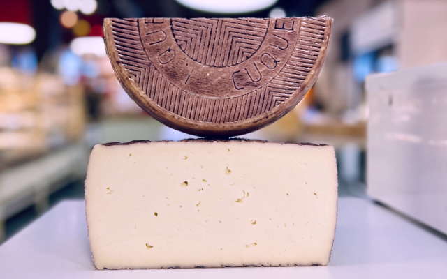 Queso de Cabra al Vino